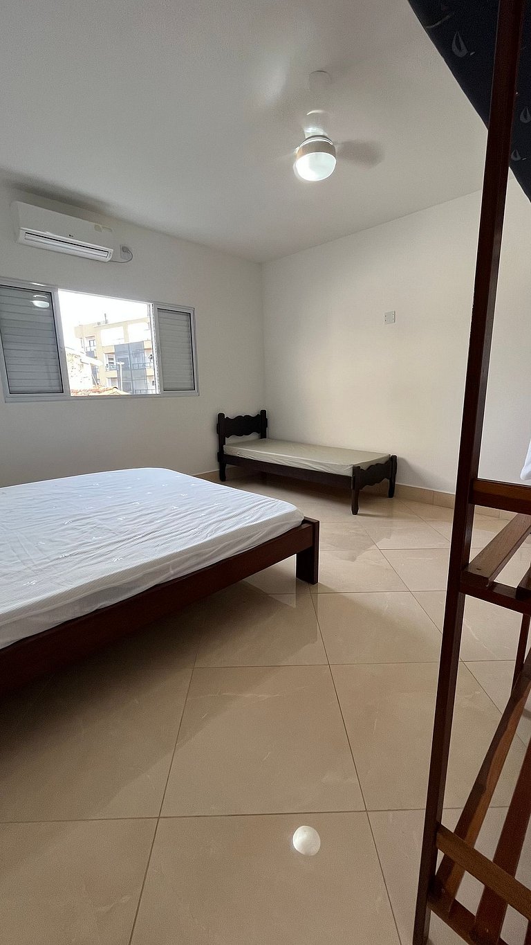 Casa com piscina, 3 quartos 200 metros da praia