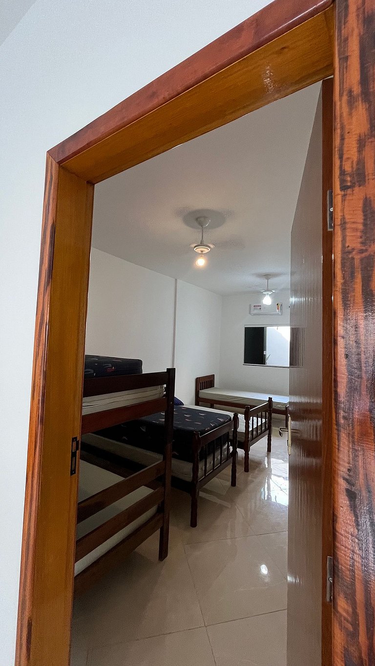 Casa com piscina, 3 quartos 200 metros da praia