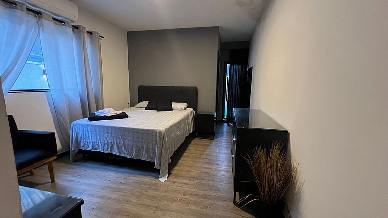 Casa c/ piscina 4 quartos, sendo 3 suítes