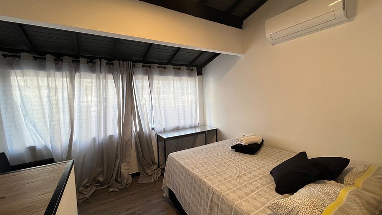 Casa c/ piscina 4 quartos, sendo 3 suítes
