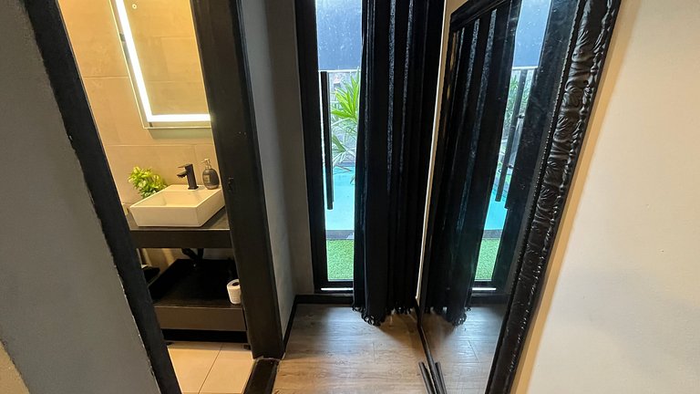 Casa c/ piscina 4 quartos, sendo 3 suítes