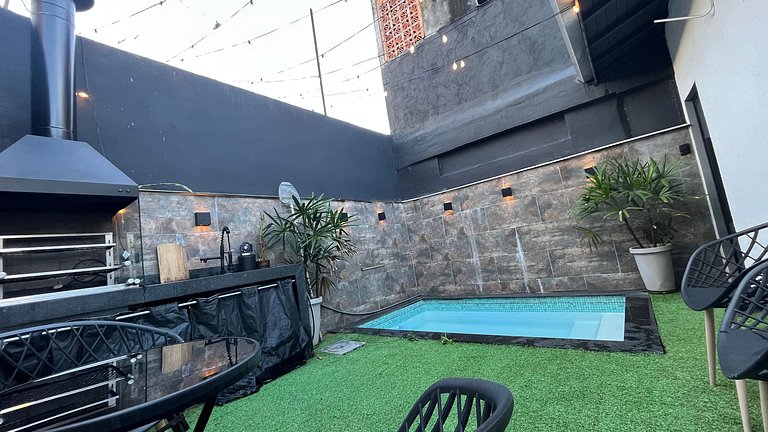 Casa c/ piscina 4 quartos, sendo 3 suítes