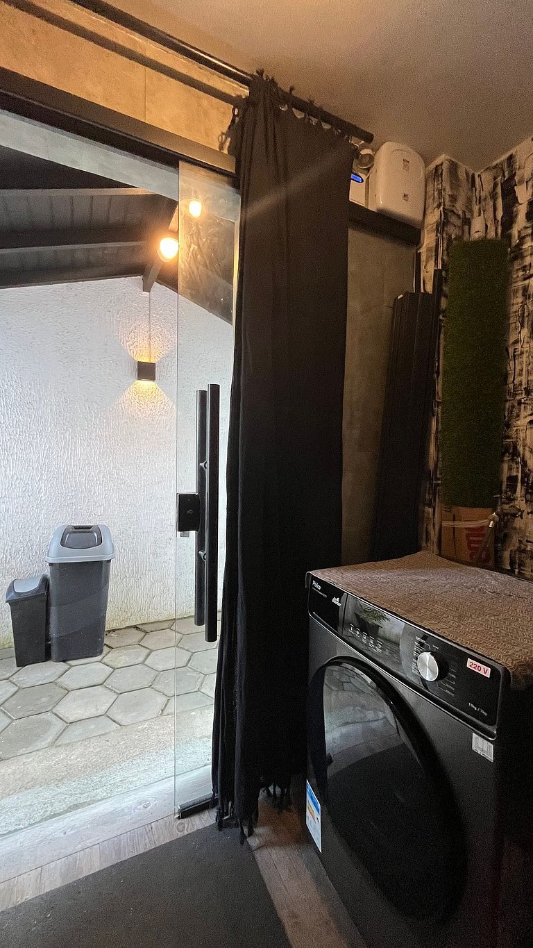 Casa c/ piscina 4 quartos, sendo 3 suítes