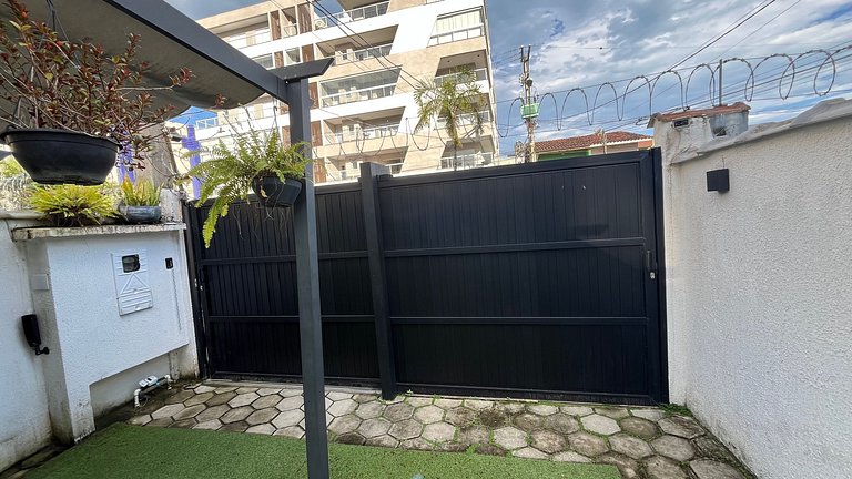 Casa c/ piscina 4 quartos, sendo 3 suítes