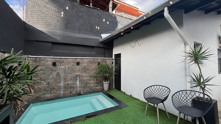 Casa c/ piscina 4 quartos, sendo 3 suítes