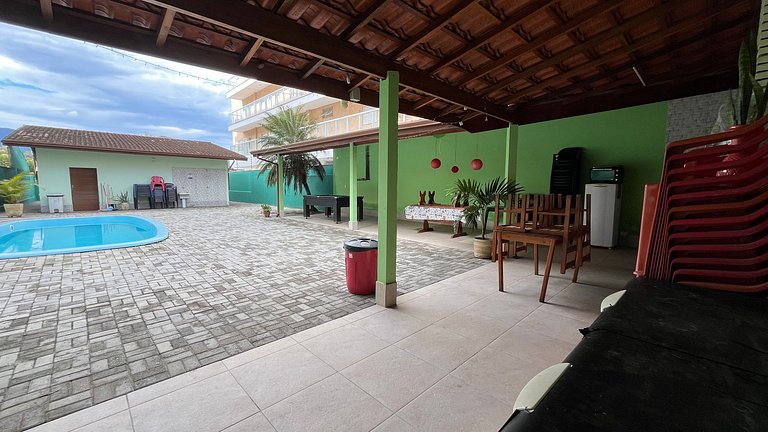 Casa c/ mesa de bilhar e piscina, perto da praia