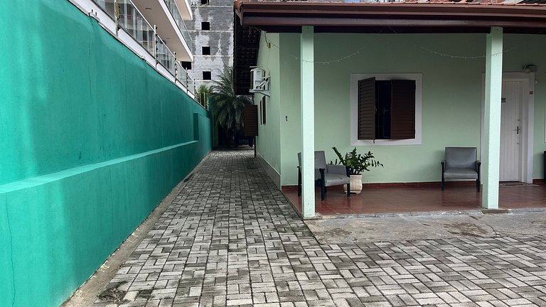 Casa c/ mesa de bilhar e piscina, perto da praia