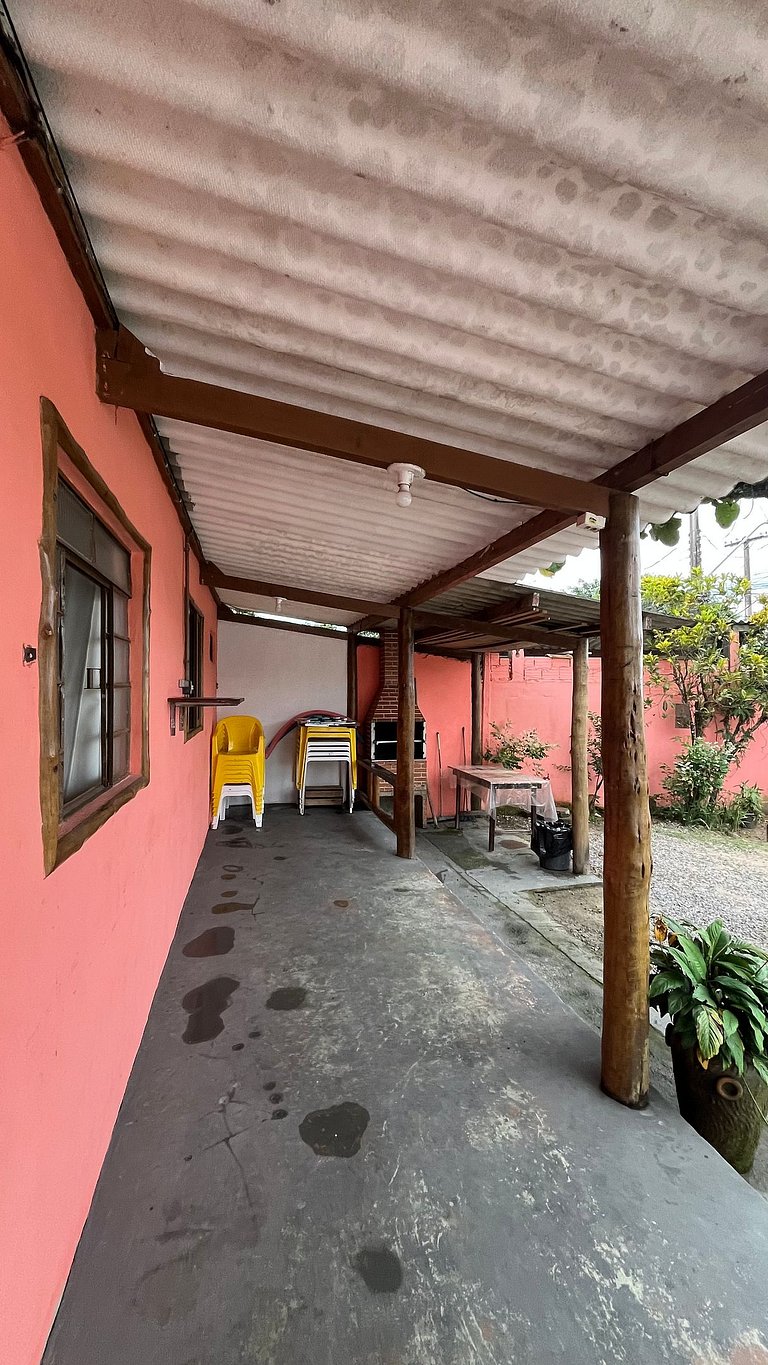 Casa pé na areia com 3 quartos, churrasqueira