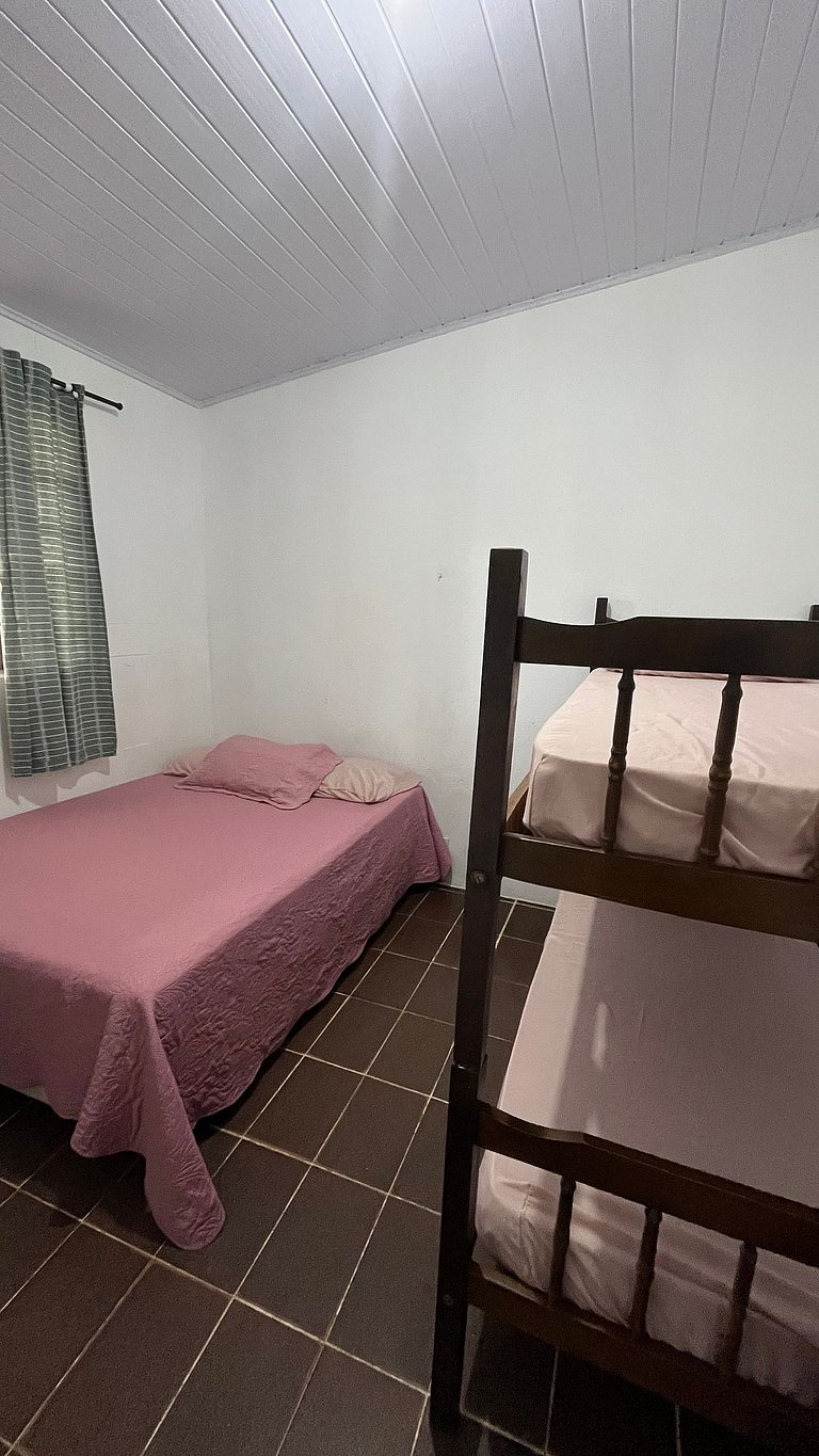 Casa pé na areia com 3 quartos, churrasqueira