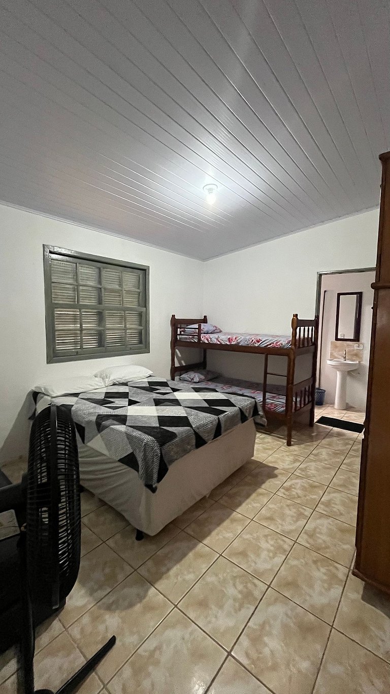 Casa pé na areia com 3 quartos, churrasqueira