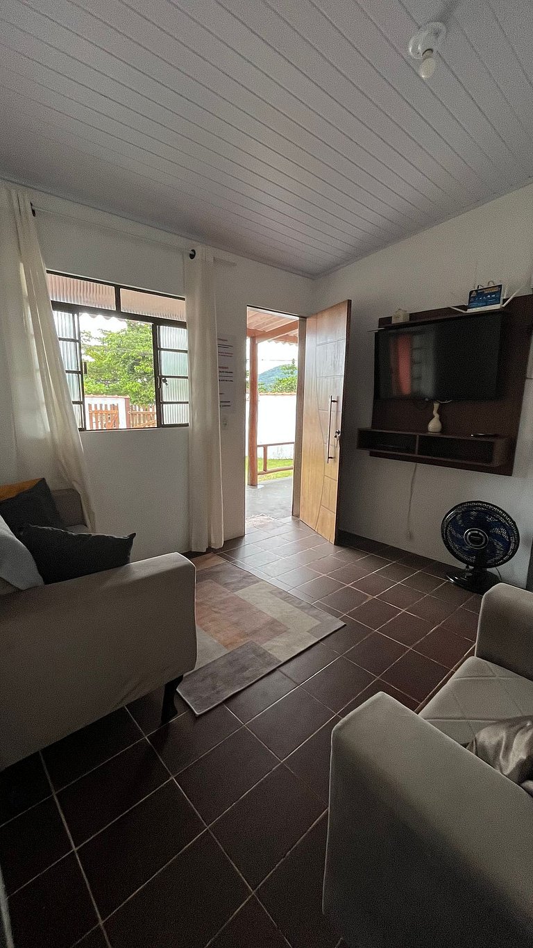 Casa pé na areia com 3 quartos, churrasqueira