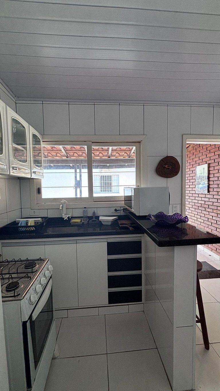 Casa 4 quarto c/ ar cond. 200 mt praia itagua