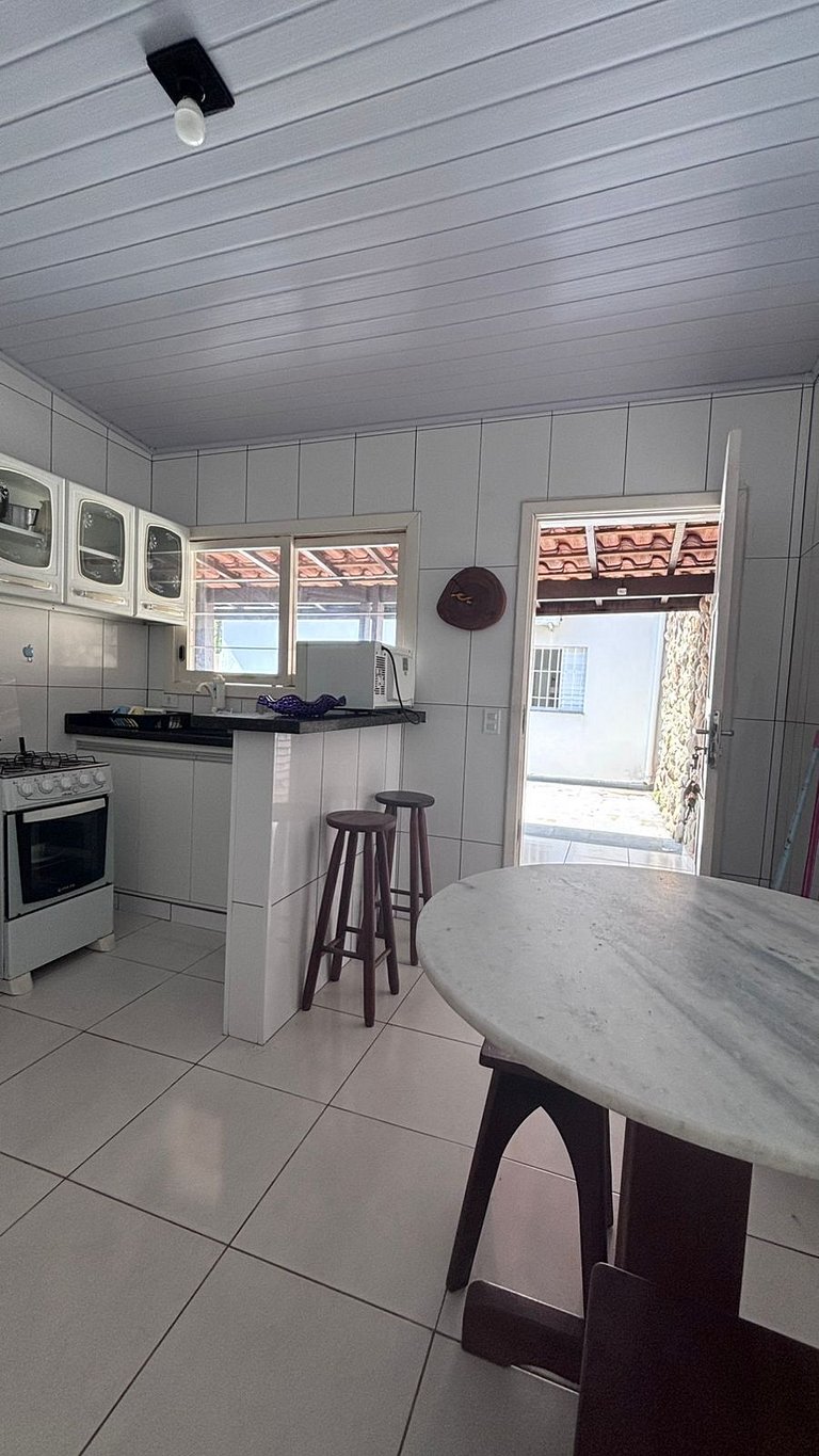 Casa 4 quarto c/ ar cond. 200 mt praia itagua
