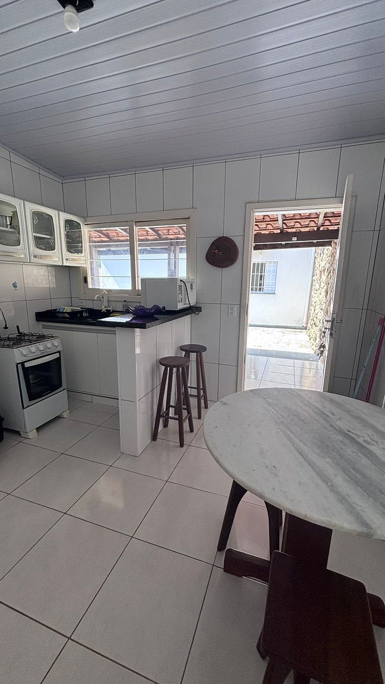 Casa 4 quarto c/ ar cond. 200 mt praia itagua